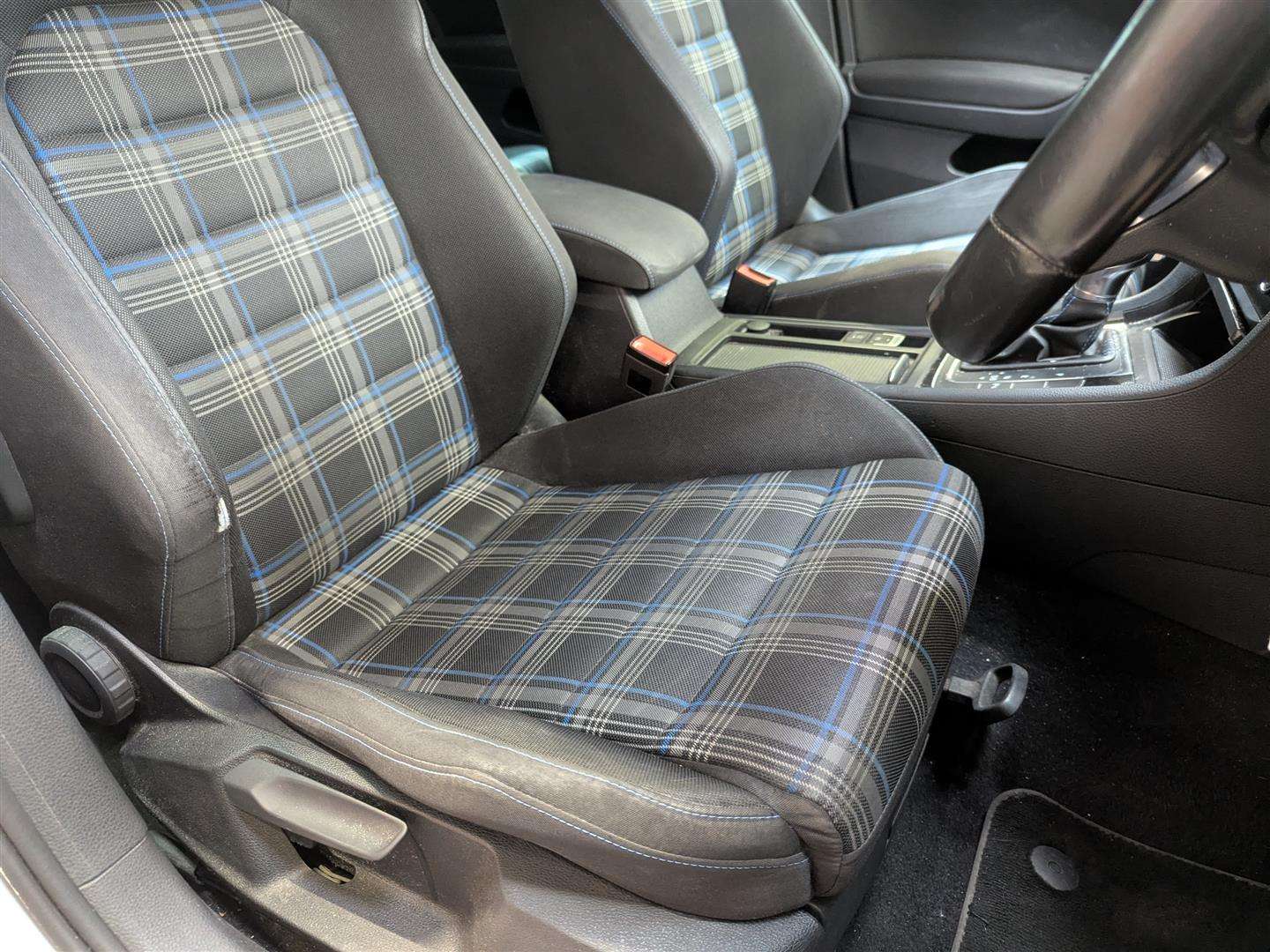 <p>2016 VOLKSWAGEN GOLF GTE S-A</p>