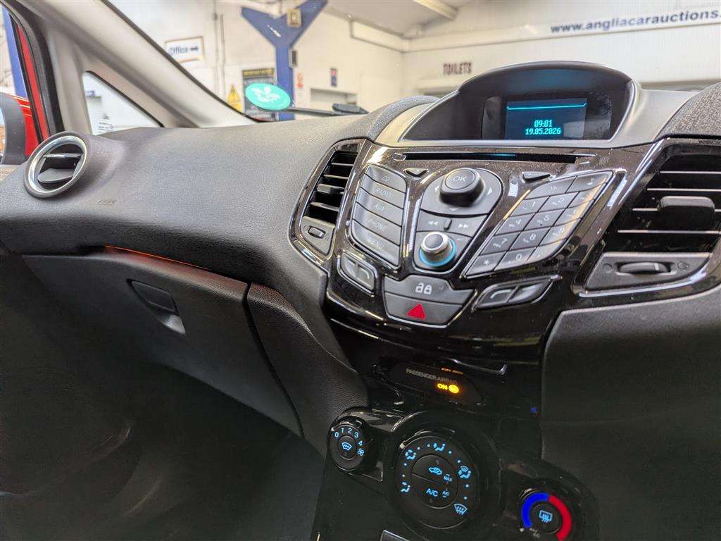 <p>2013 FORD FIESTA ZETEC</p>