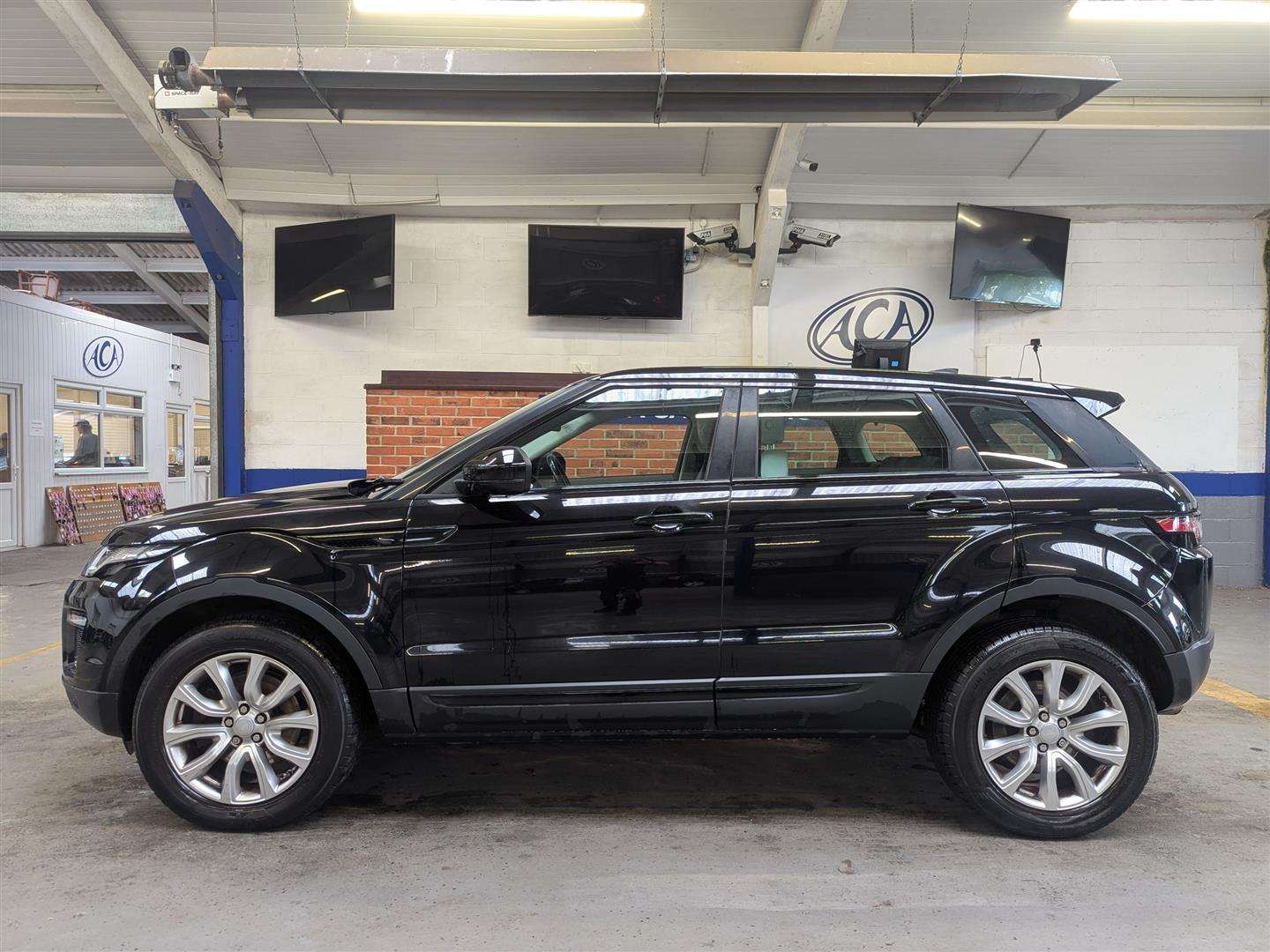 <p>2017 LAND ROVER RANGE ROVER EVOQUE SE TEC</p>