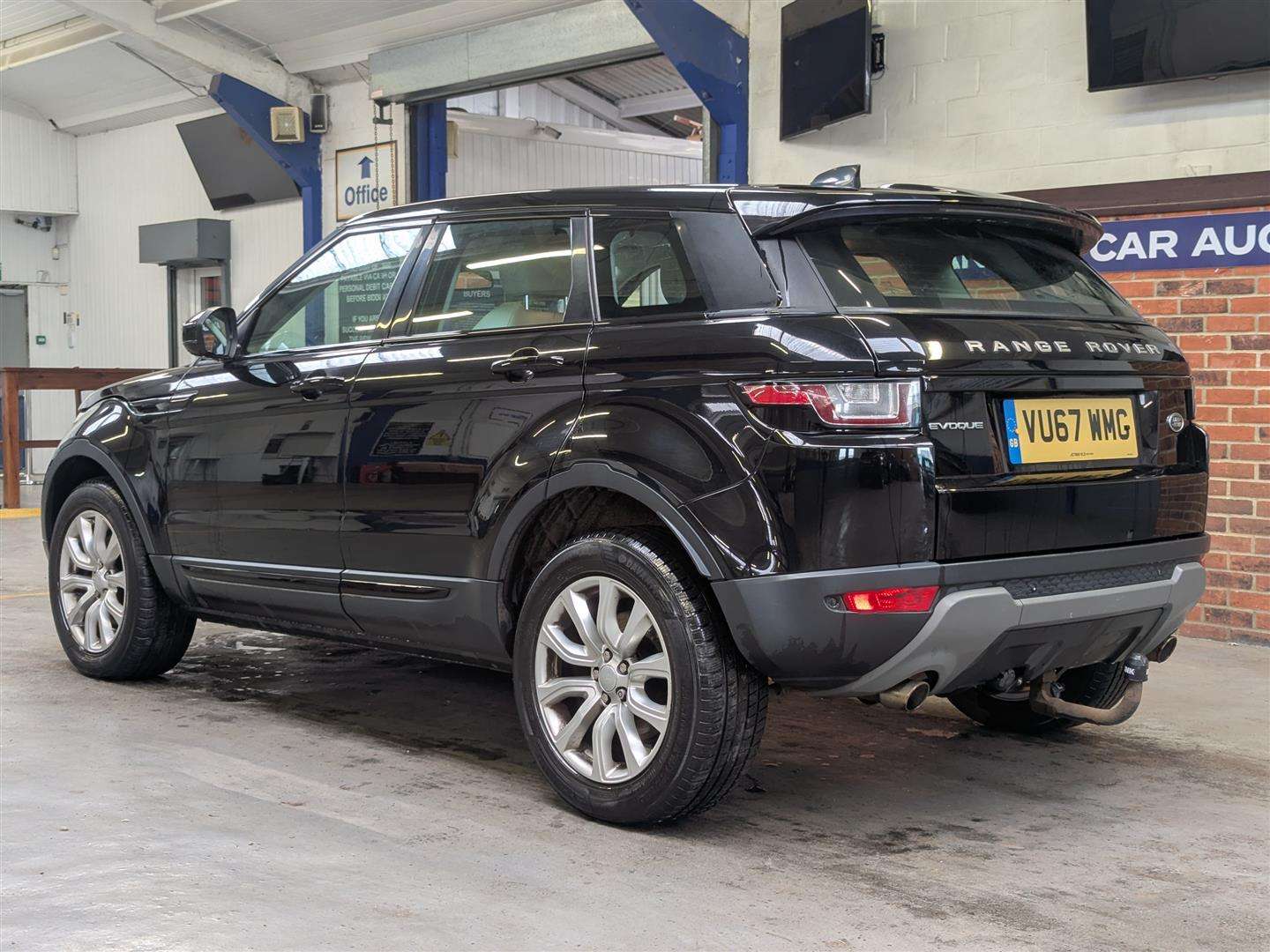 <p>2017 LAND ROVER RANGE ROVER EVOQUE SE TEC</p>
