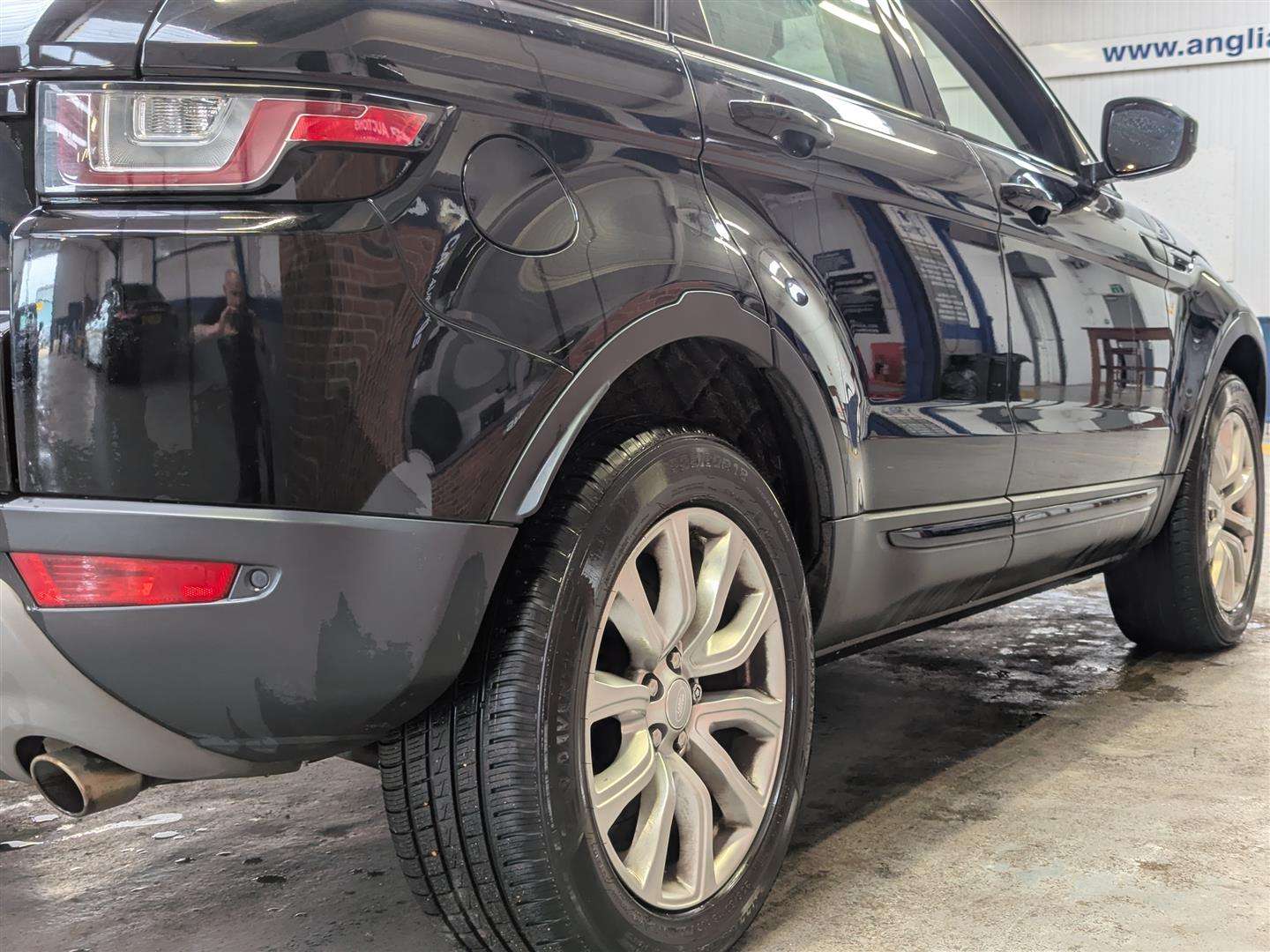 <p>2017 LAND ROVER RANGE ROVER EVOQUE SE TEC</p>