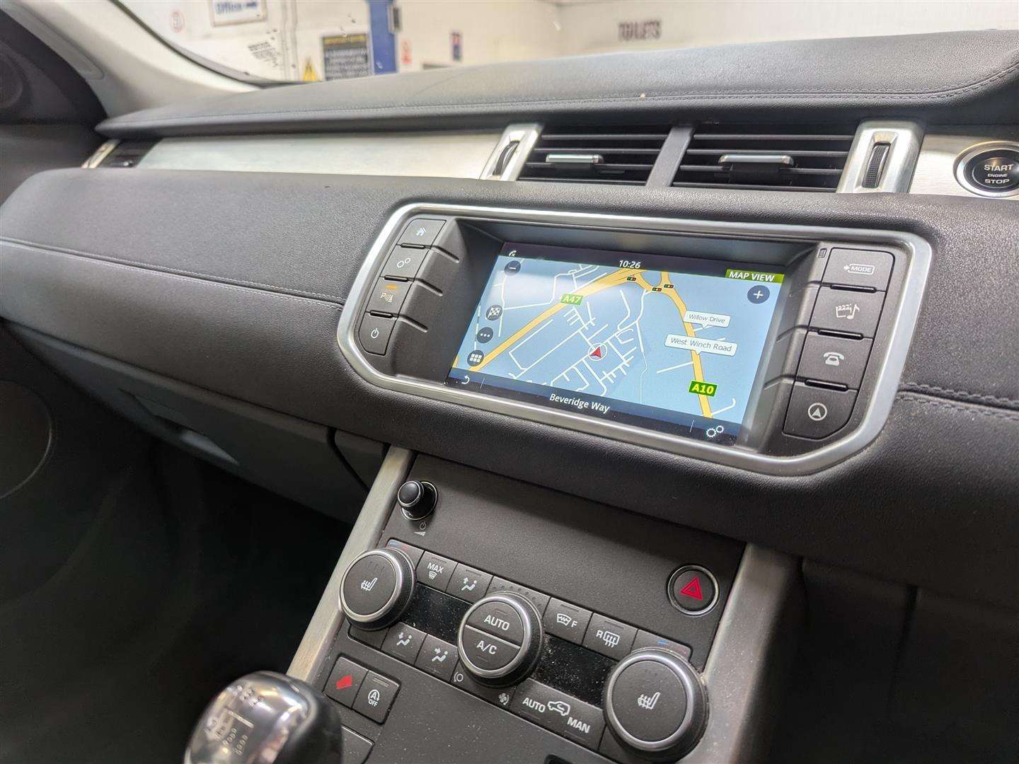 <p>2017 LAND ROVER RANGE ROVER EVOQUE SE TEC</p>