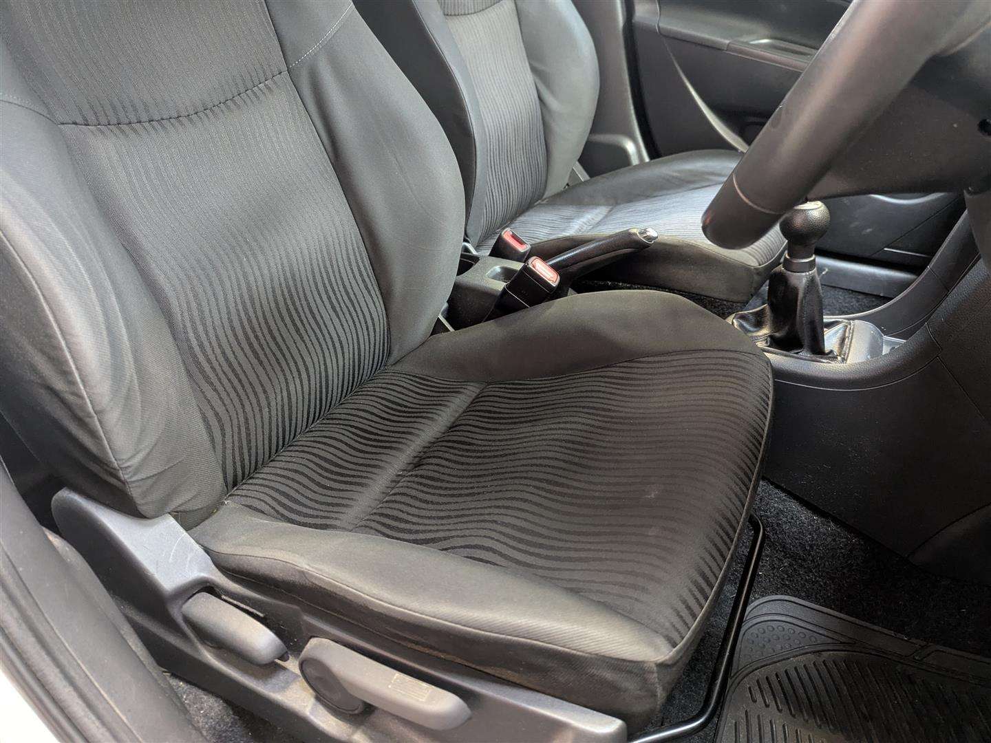 <p>2011 SUZUKI SWIFT SZ3</p>