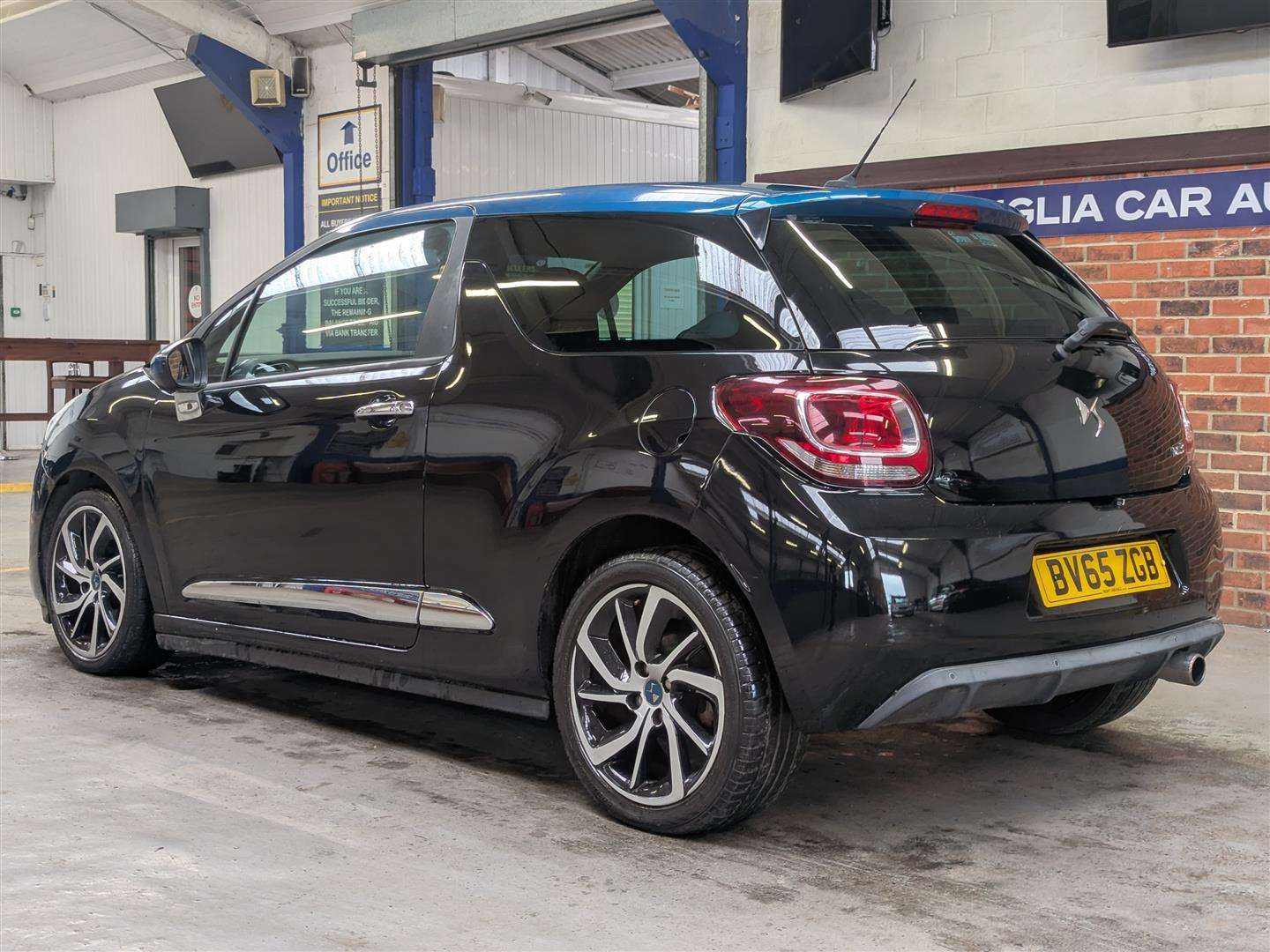 <p>2015 DS DS3 DSTYLE NAV BLUEHDI S/</p>