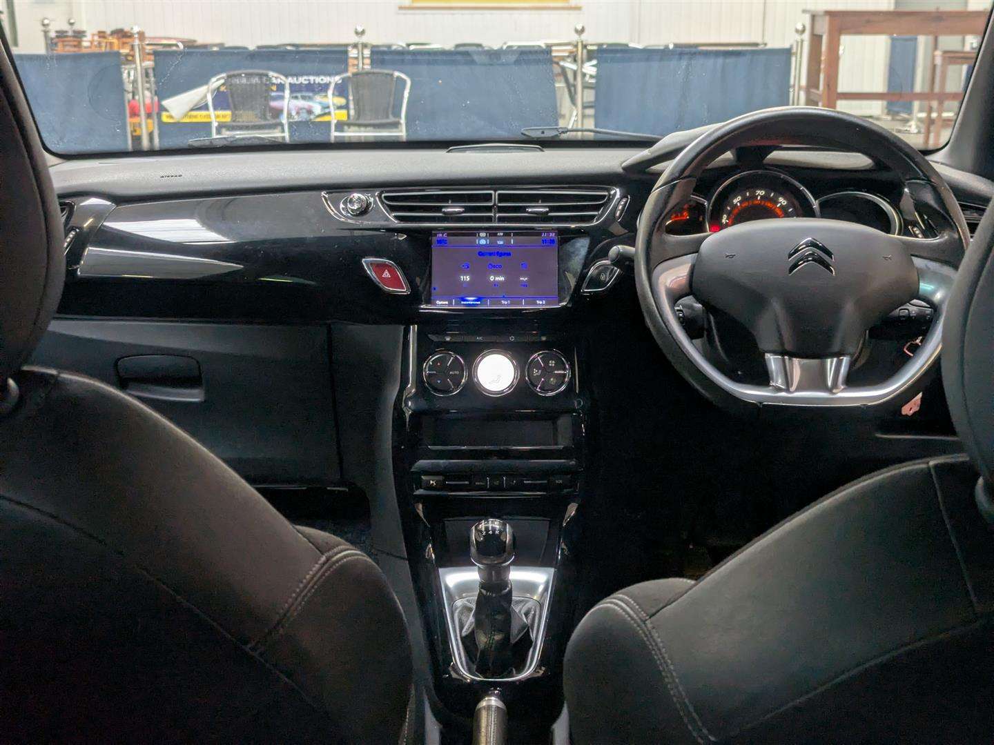 <p>2015 DS DS3 DSTYLE NAV BLUEHDI S/</p>