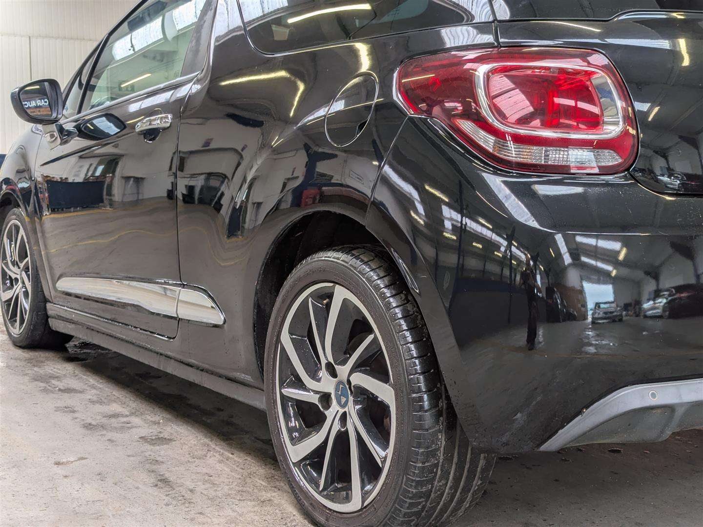 <p>2015 DS DS3 DSTYLE NAV BLUEHDI S/</p>