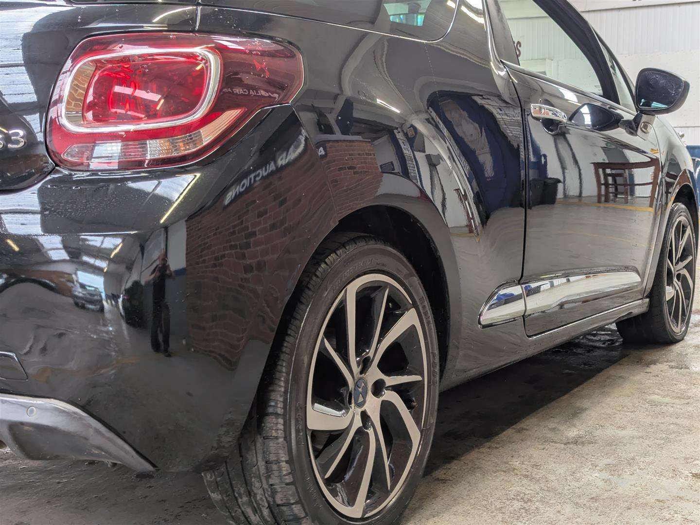 <p>2015 DS DS3 DSTYLE NAV BLUEHDI S/</p>