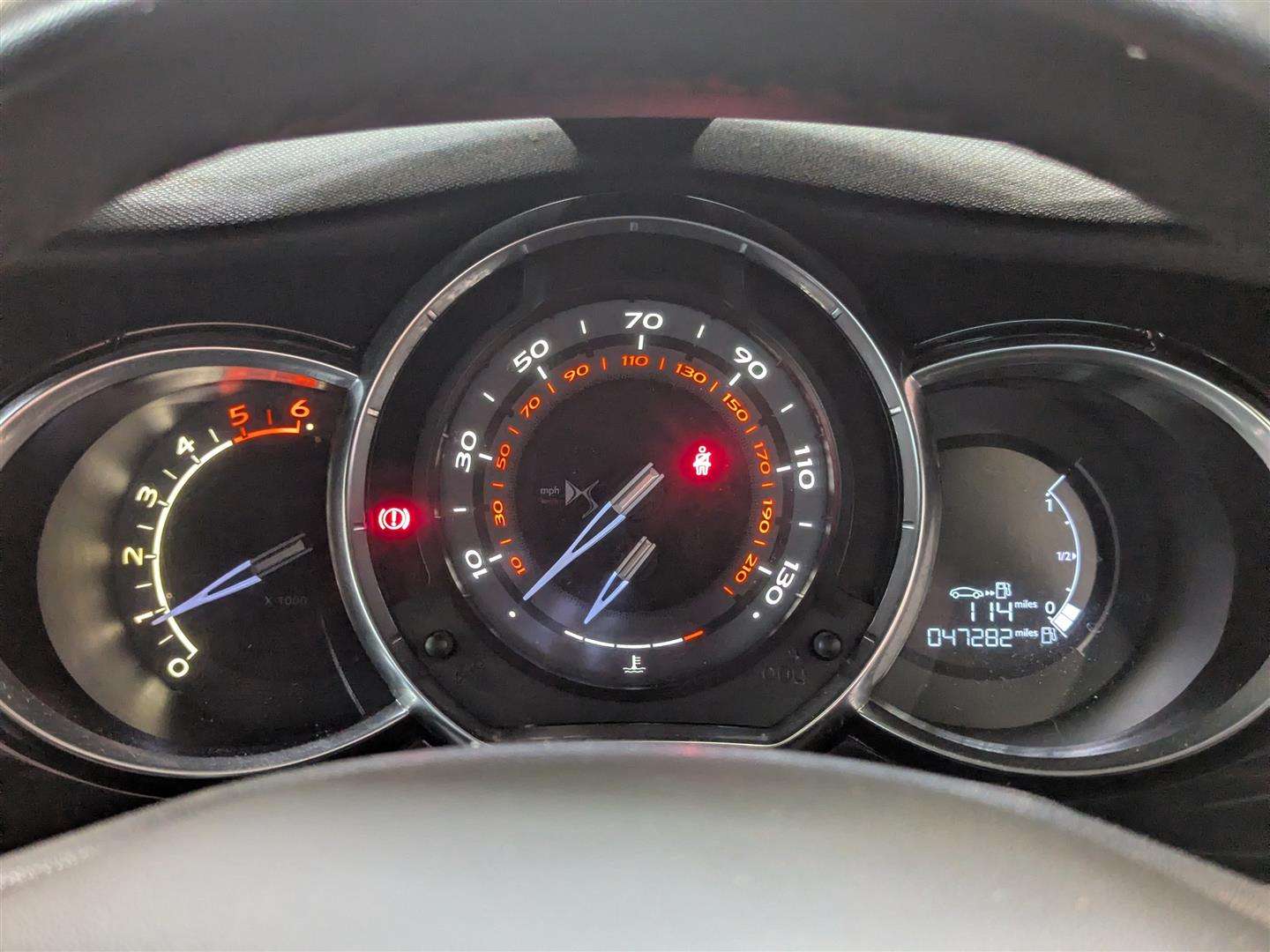 <p>2015 DS DS3 DSTYLE NAV BLUEHDI S/</p>