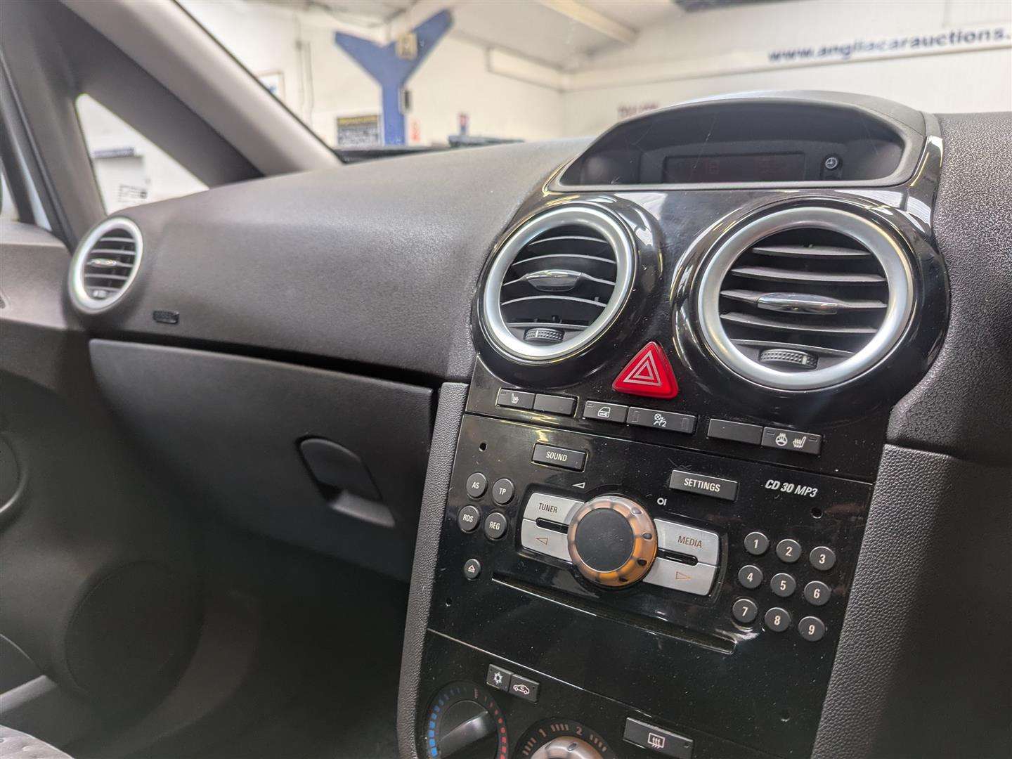 <p>2014 VAUXHALL CORSA SE</p>