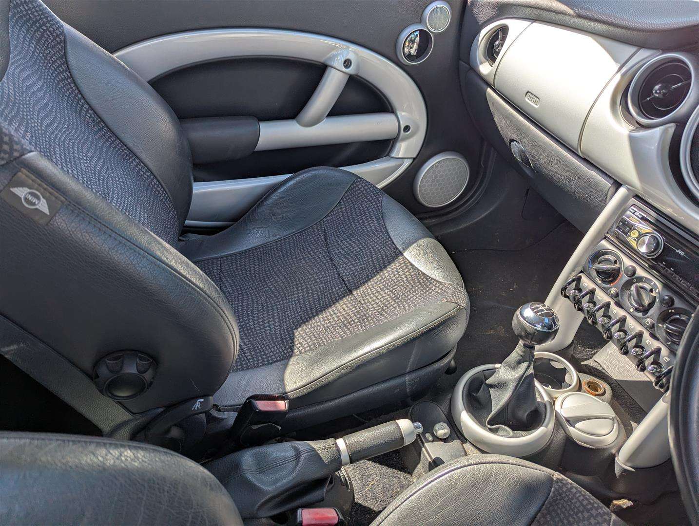 <p>2004 MINI MINI COOPER</p>