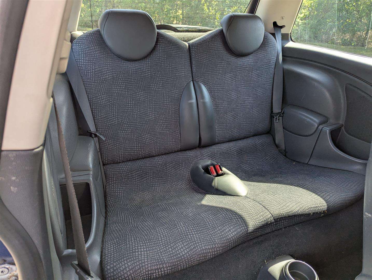 <p>2004 MINI MINI COOPER</p>