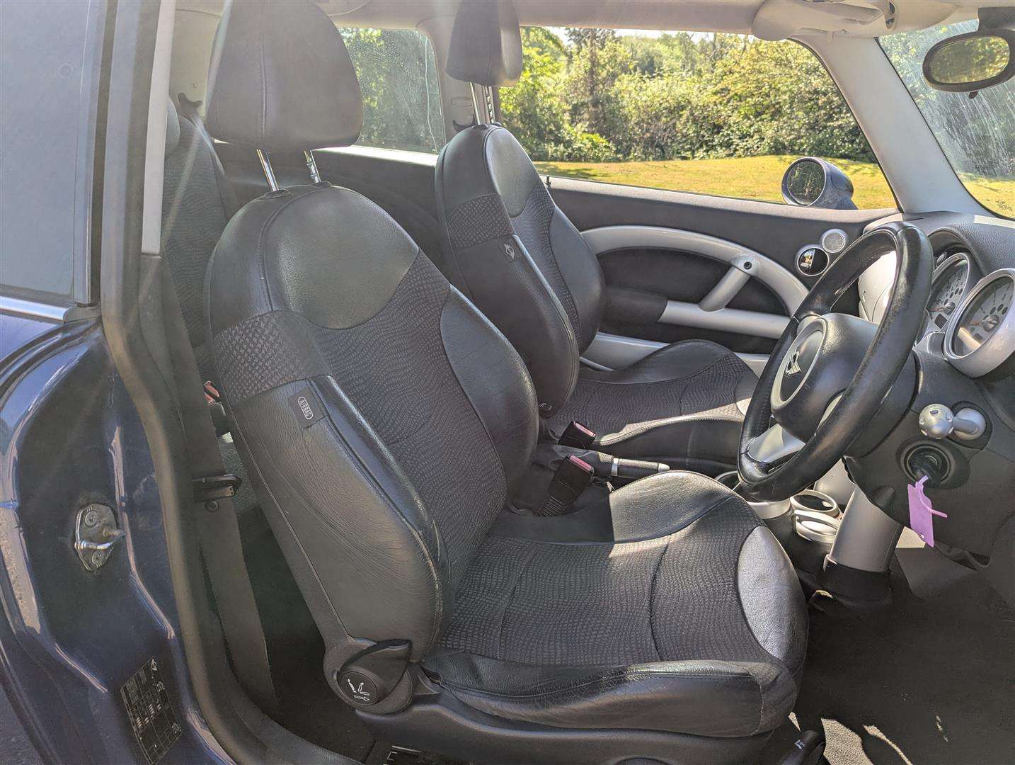 <p>2004 MINI MINI COOPER</p>