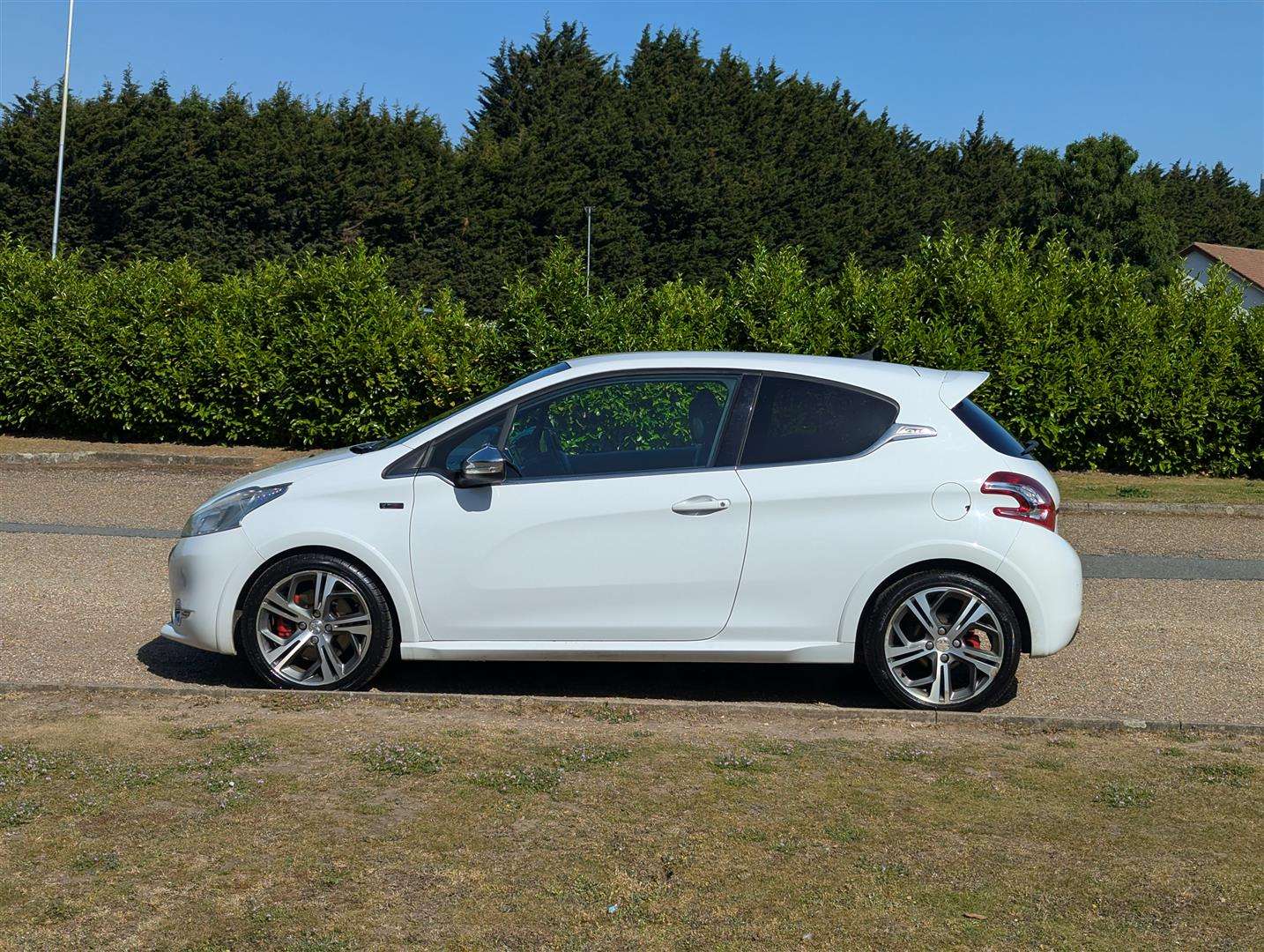 <p>2014 PEUGEOT 208 GTI THP</p>