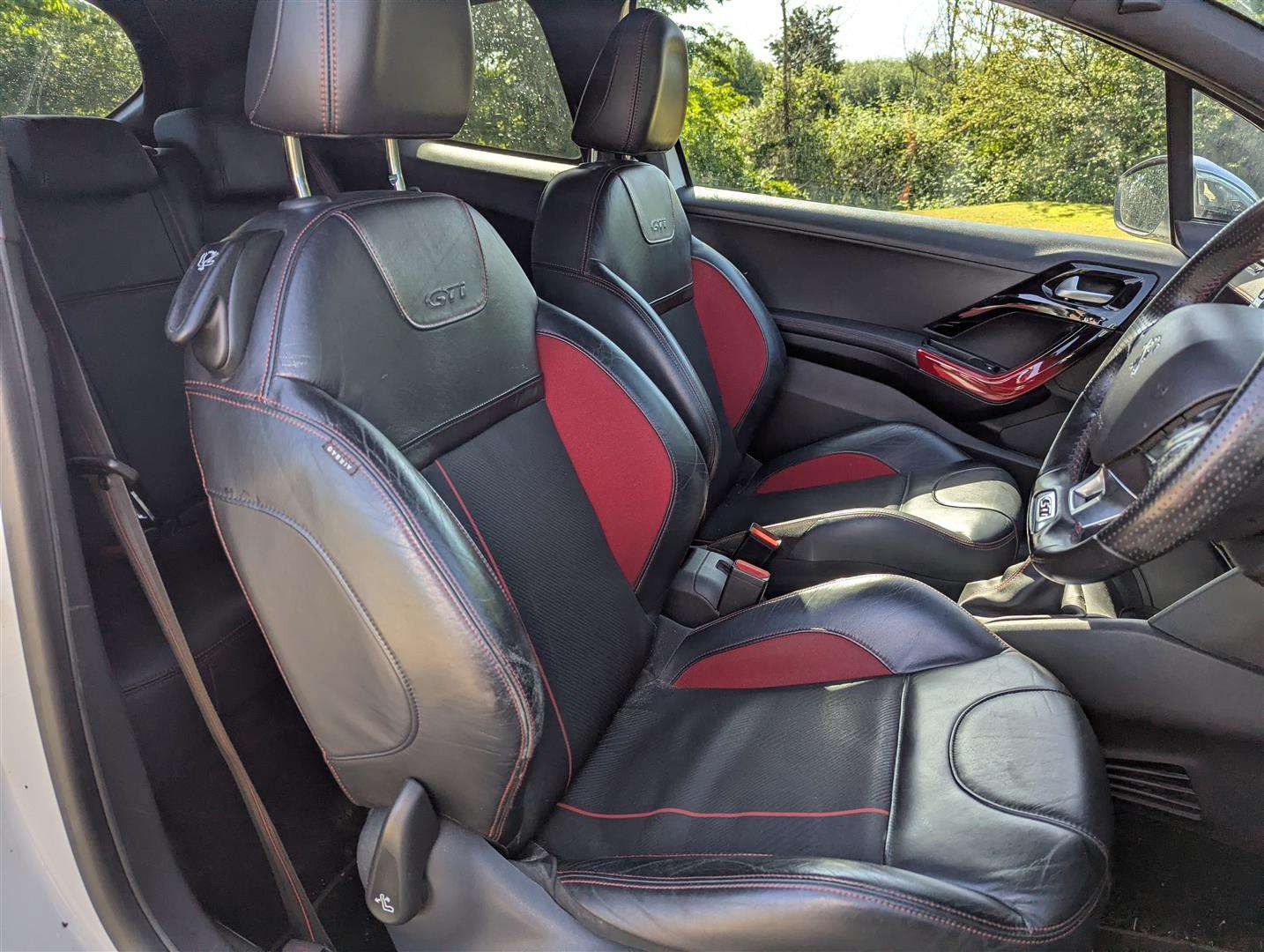 <p>2014 PEUGEOT 208 GTI THP</p>