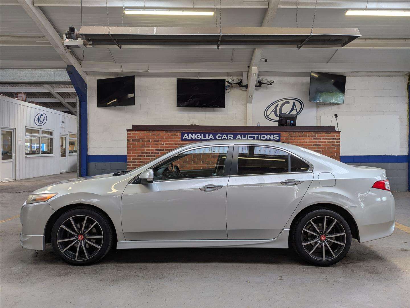 <p>2009 HONDA ACCORD ES GT I-DTEC</p>