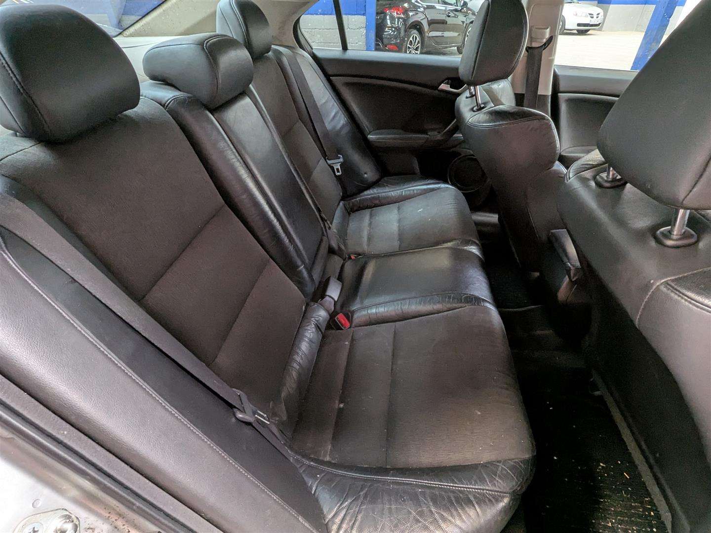 <p>2009 HONDA ACCORD ES GT I-DTEC</p>
