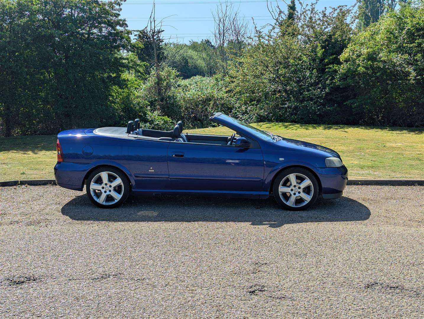 <p>2005 VAUXHALL ASTRA BERTONE EXCLUSIVE</p>