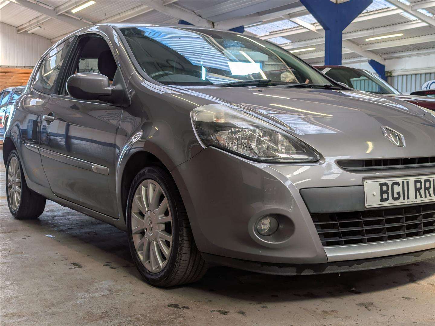 <p>2011 RENAULT CLIO DYNAMIQUE TOMTOM 16V</p>