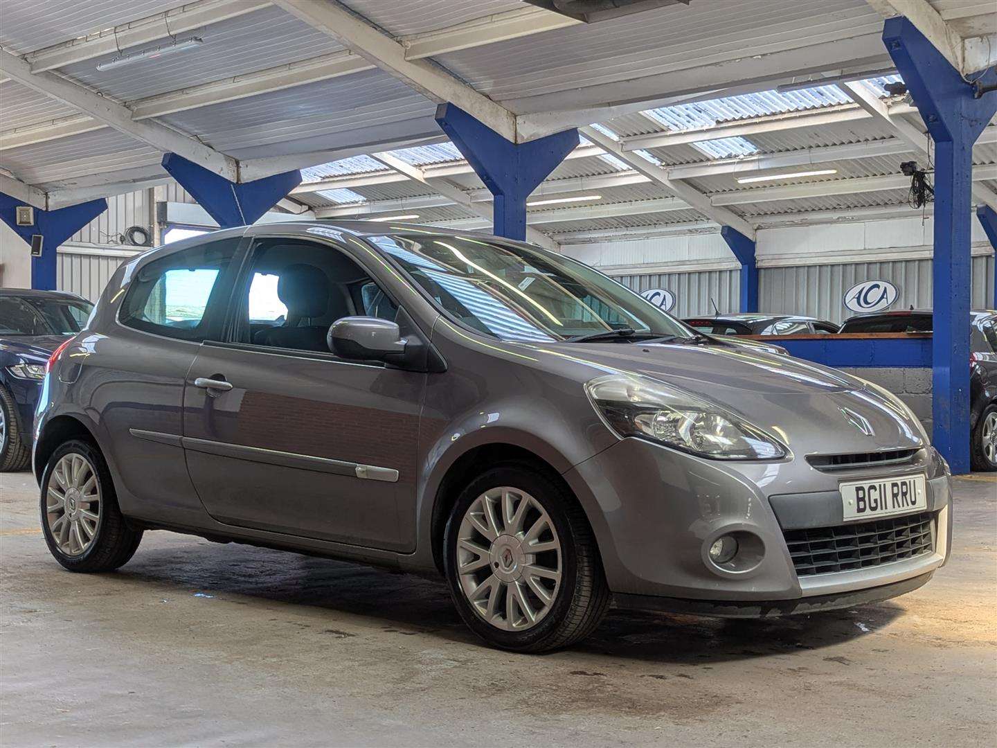 <p>2011 RENAULT CLIO DYNAMIQUE TOMTOM 16V</p>