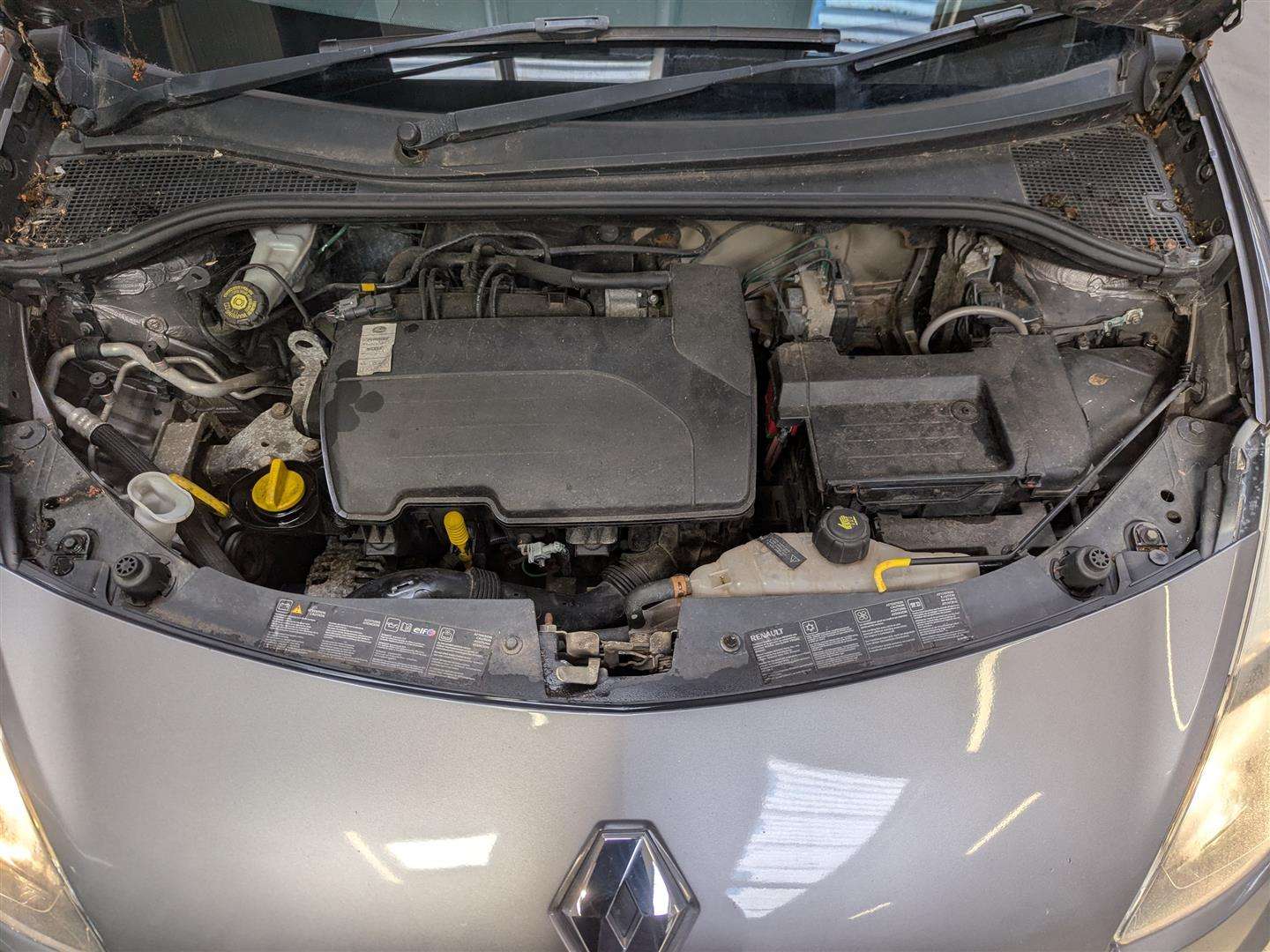 <p>2011 RENAULT CLIO DYNAMIQUE TOMTOM 16V</p>