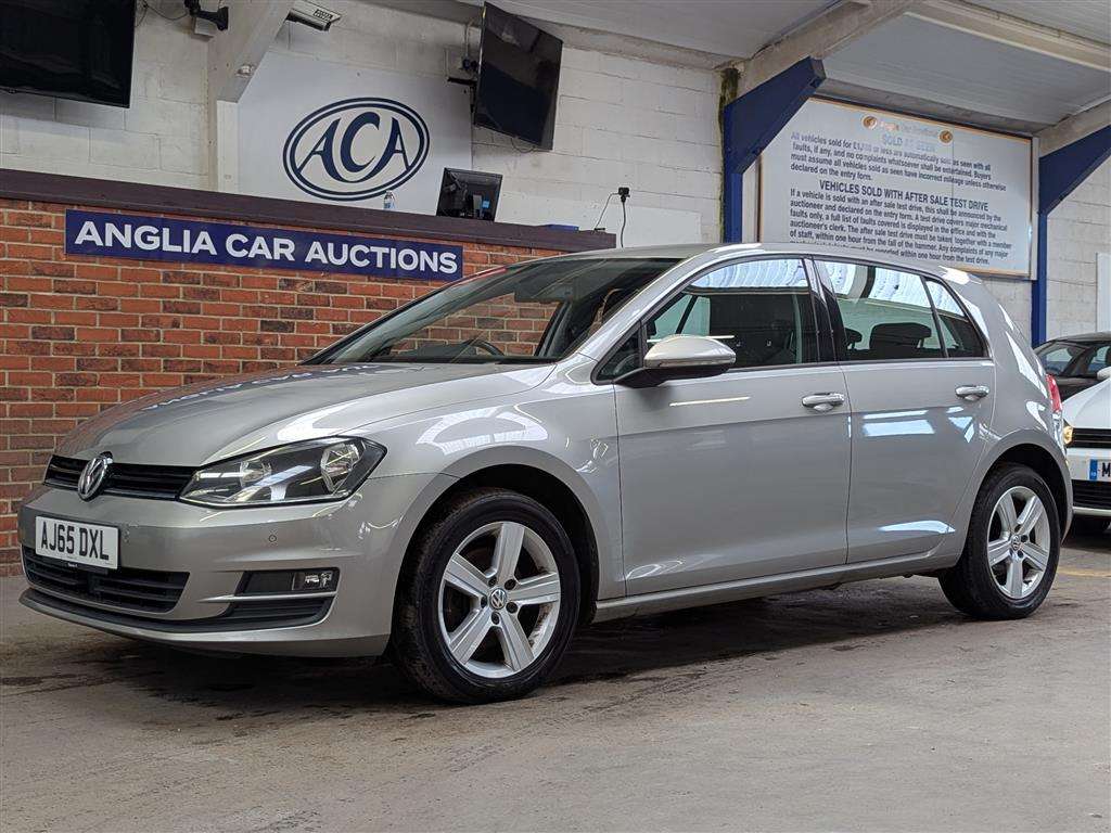 <p>2015 VOLKSWAGEN GOLF MATCH TDI BMT</p>