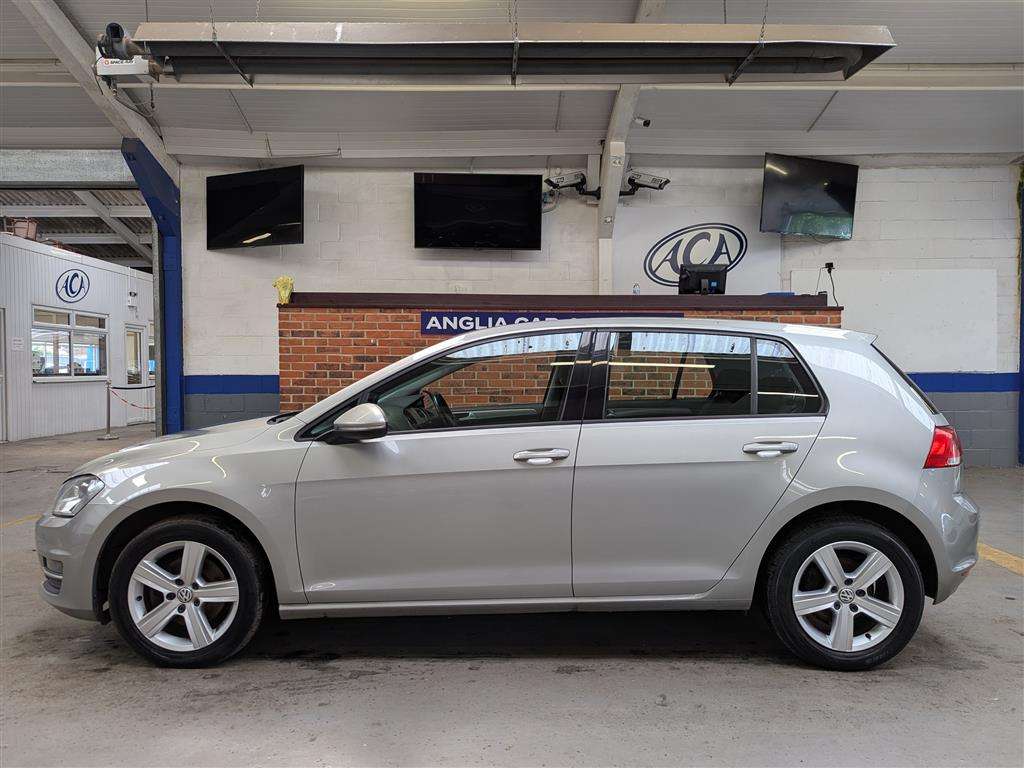 <p>2015 VOLKSWAGEN GOLF MATCH TDI BMT</p>