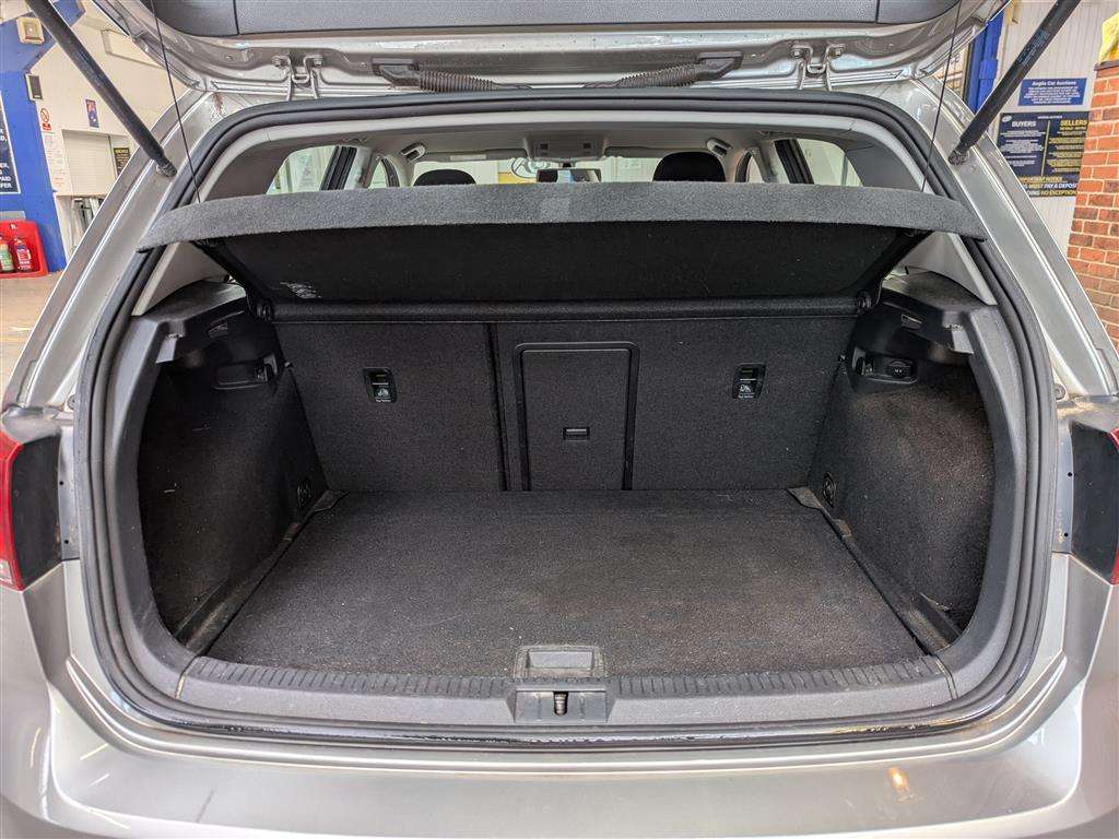 <p>2015 VOLKSWAGEN GOLF MATCH TDI BMT</p>