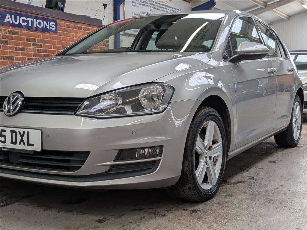 <p>2015 VOLKSWAGEN GOLF MATCH TDI BMT</p>