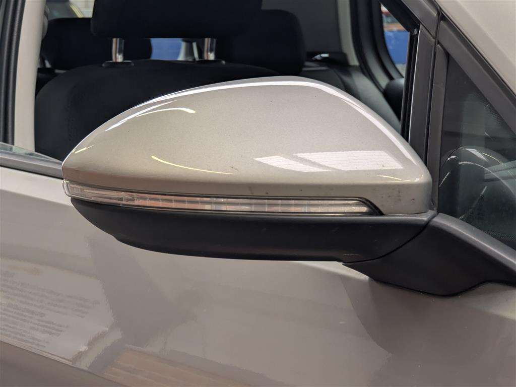 <p>2015 VOLKSWAGEN GOLF MATCH TDI BMT</p>