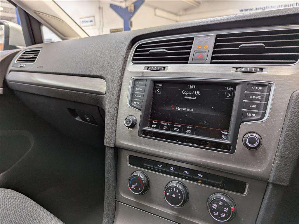 <p>2015 VOLKSWAGEN GOLF MATCH TDI BMT</p>