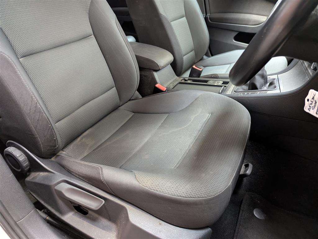 <p>2015 VOLKSWAGEN GOLF MATCH TDI BMT</p>