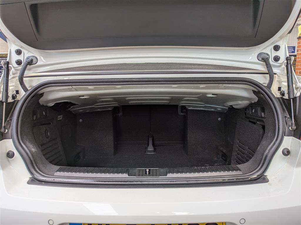 <p>2014 VOLKSWAGEN GOLF SE BLUEMOTION TECH T</p>