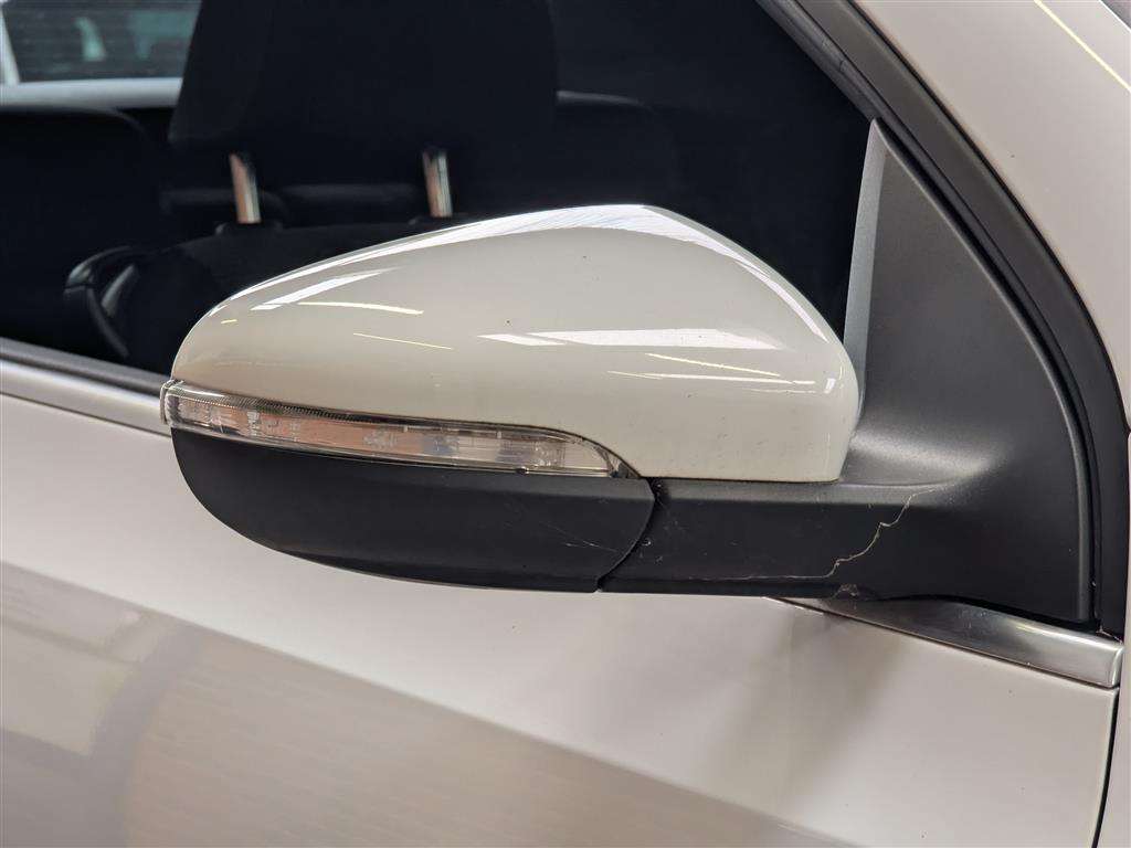 <p>2014 VOLKSWAGEN GOLF SE BLUEMOTION TECH T</p>