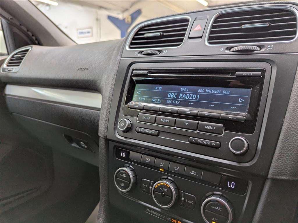 <p>2014 VOLKSWAGEN GOLF SE BLUEMOTION TECH T</p>