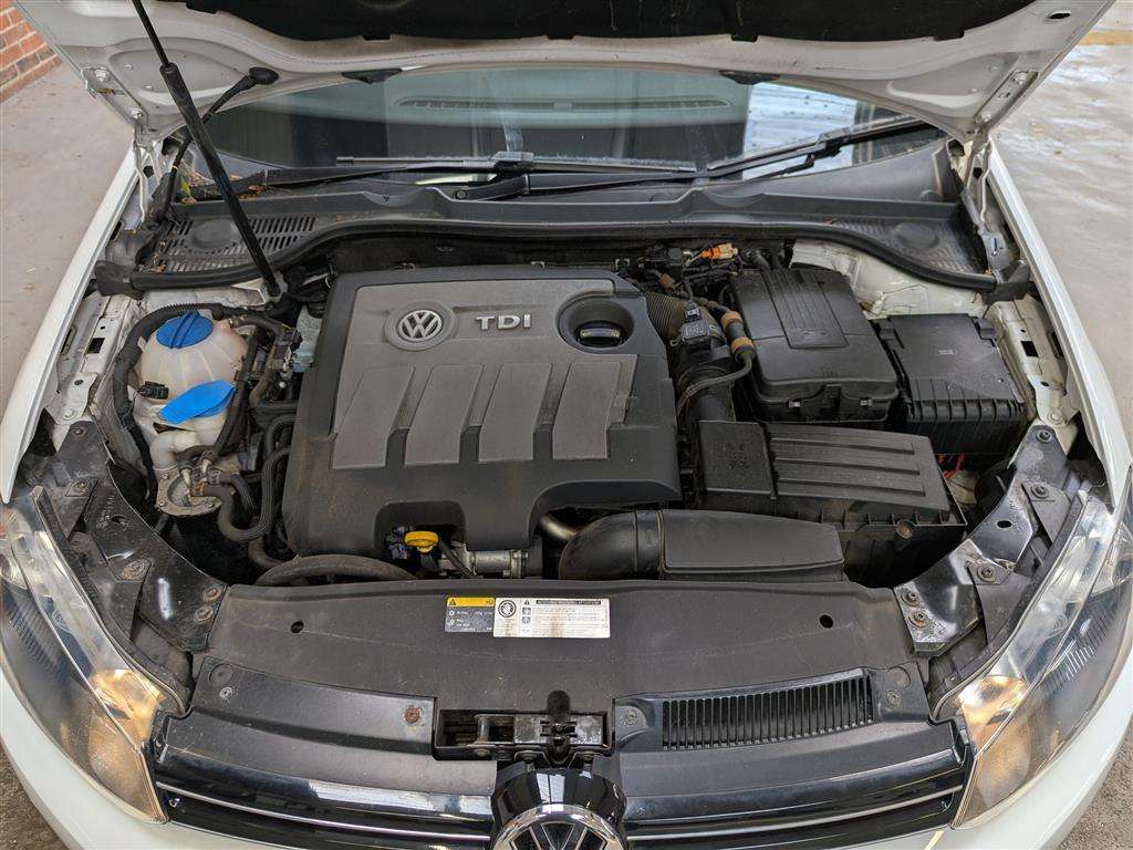 <p>2014 VOLKSWAGEN GOLF SE BLUEMOTION TECH T</p>