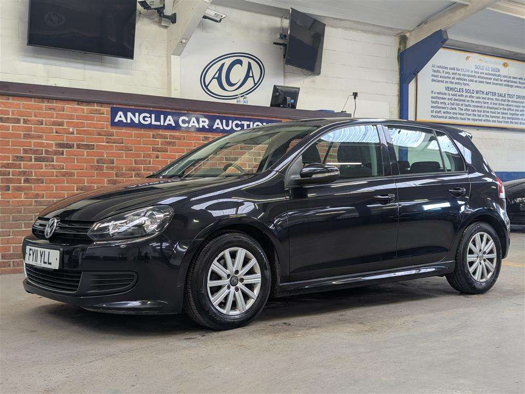 <p>2011 VOLKSWAGEN GOLF S BLUEMOTION TDI</p>