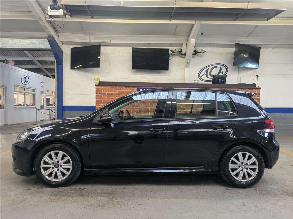 <p>2011 VOLKSWAGEN GOLF S BLUEMOTION TDI</p>