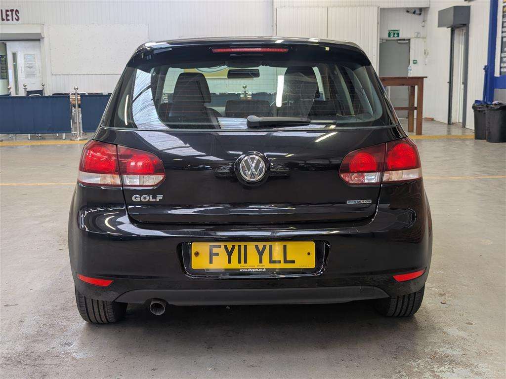 <p>2011 VOLKSWAGEN GOLF S BLUEMOTION TDI</p>