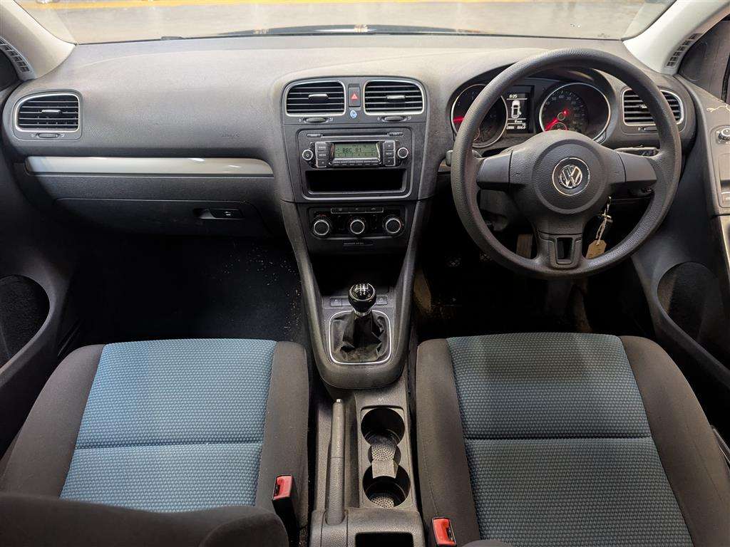 <p>2011 VOLKSWAGEN GOLF S BLUEMOTION TDI</p>
