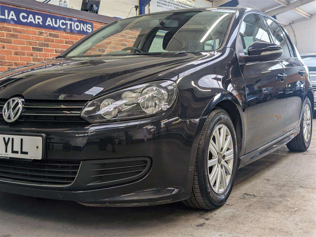 <p>2011 VOLKSWAGEN GOLF S BLUEMOTION TDI</p>