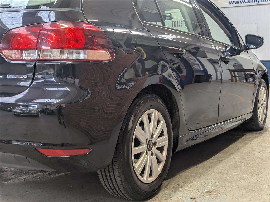 <p>2011 VOLKSWAGEN GOLF S BLUEMOTION TDI</p>