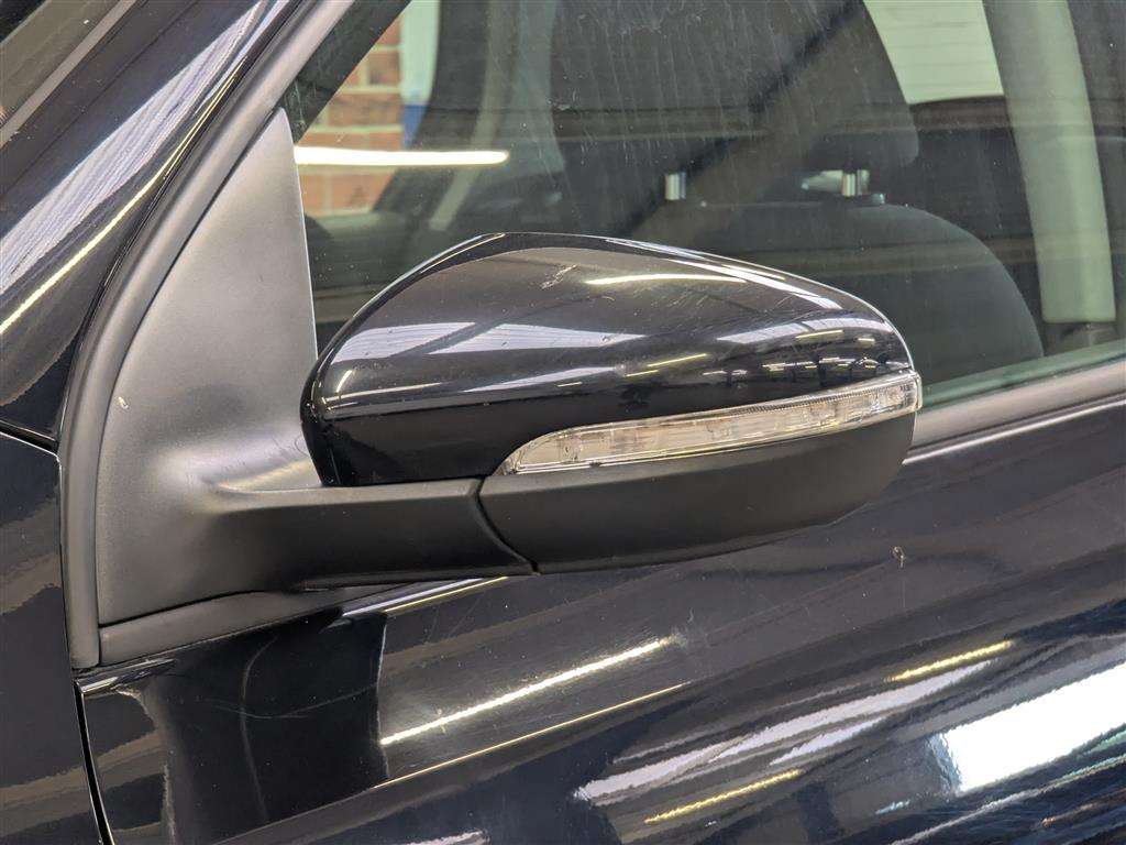 <p>2011 VOLKSWAGEN GOLF S BLUEMOTION TDI</p>