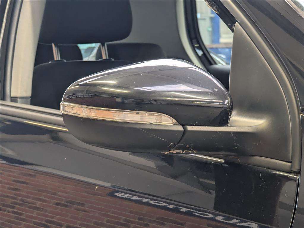 <p>2011 VOLKSWAGEN GOLF S BLUEMOTION TDI</p>