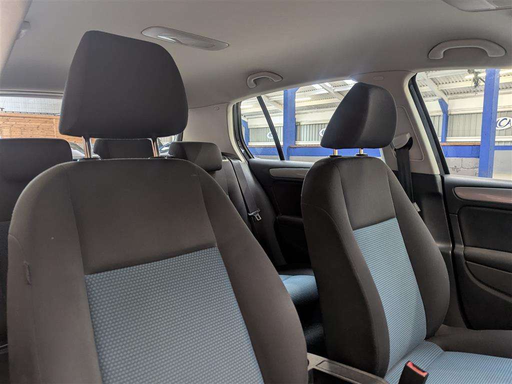 <p>2011 VOLKSWAGEN GOLF S BLUEMOTION TDI</p>