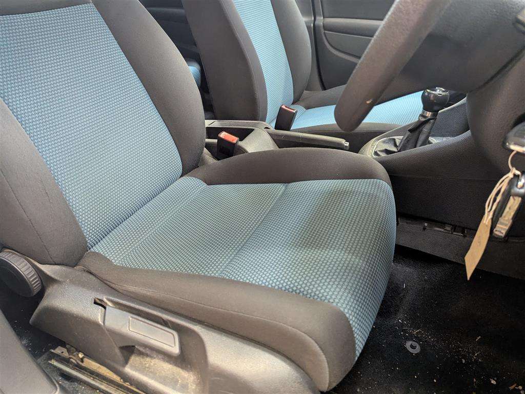 <p>2011 VOLKSWAGEN GOLF S BLUEMOTION TDI</p>