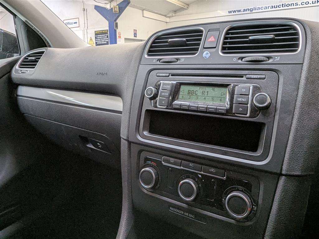 <p>2011 VOLKSWAGEN GOLF S BLUEMOTION TDI</p>