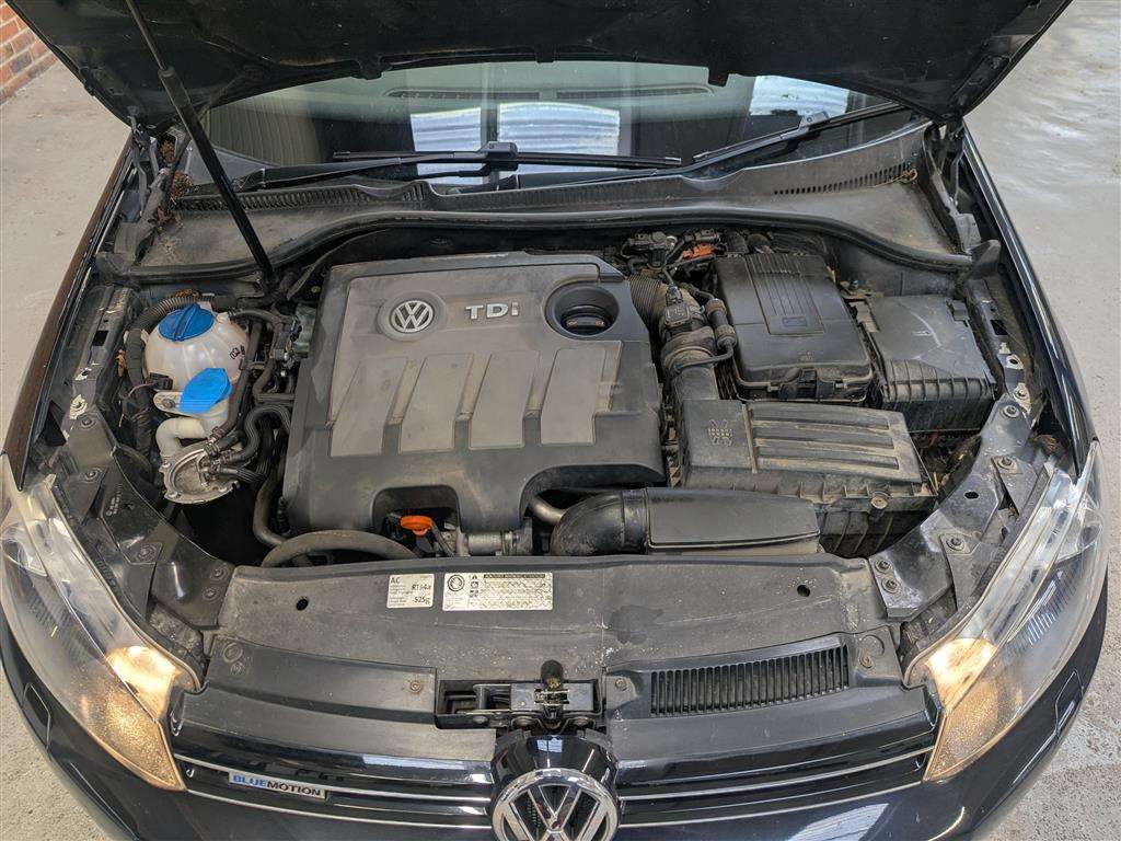 <p>2011 VOLKSWAGEN GOLF S BLUEMOTION TDI</p>