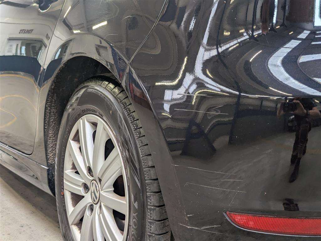 <p>2011 VOLKSWAGEN GOLF S BLUEMOTION TDI</p>