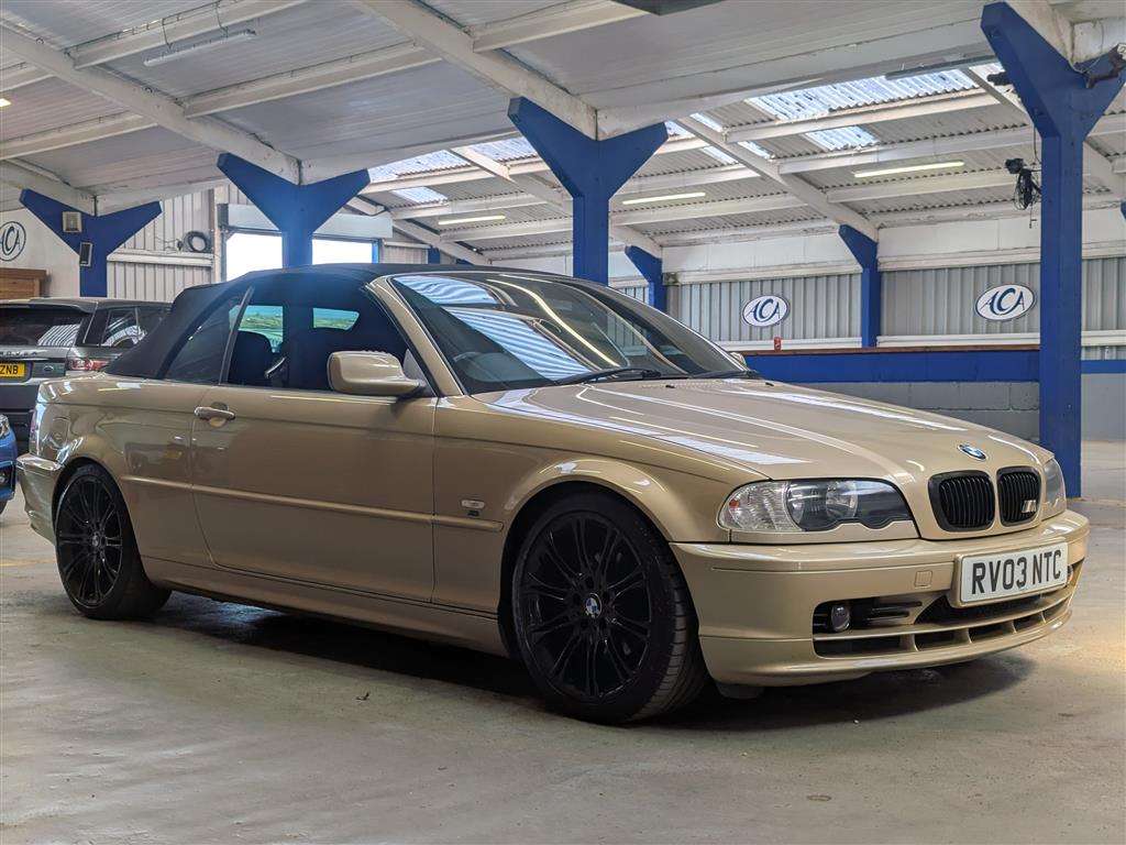 <p>2003 BMW 318 CI</p>