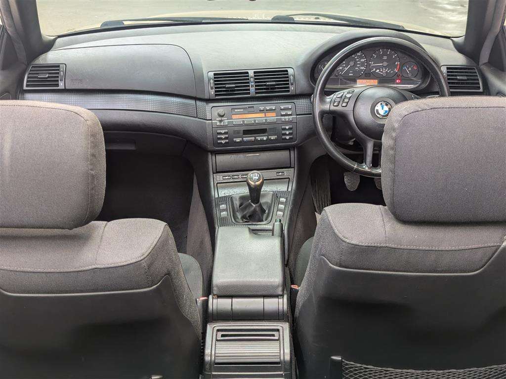 <p>2003 BMW 318 CI</p>